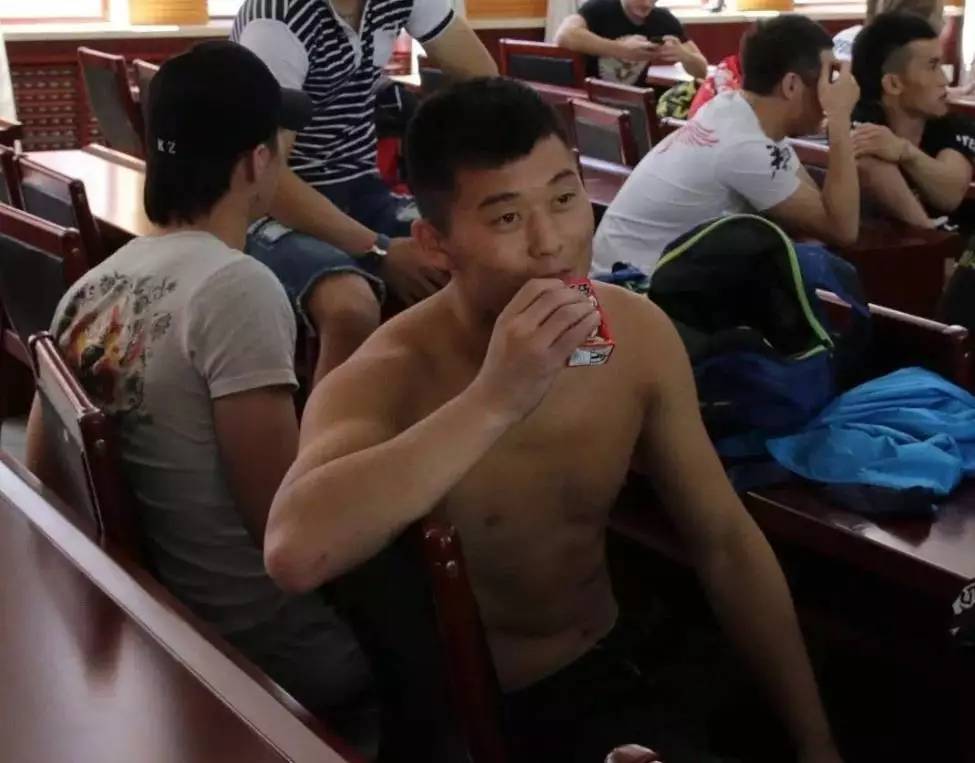 注意了！他可是精武门唯一用腿KO对手的人！(图8)
