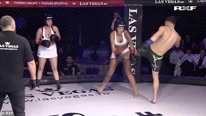 比UFC、WWE还劲爆MMA跨性别决斗引争议两男大战三女(图10)