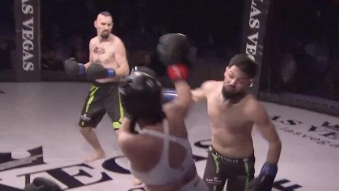 比UFC、WWE还劲爆MMA跨性别决斗引争议两男大战三女(图11)