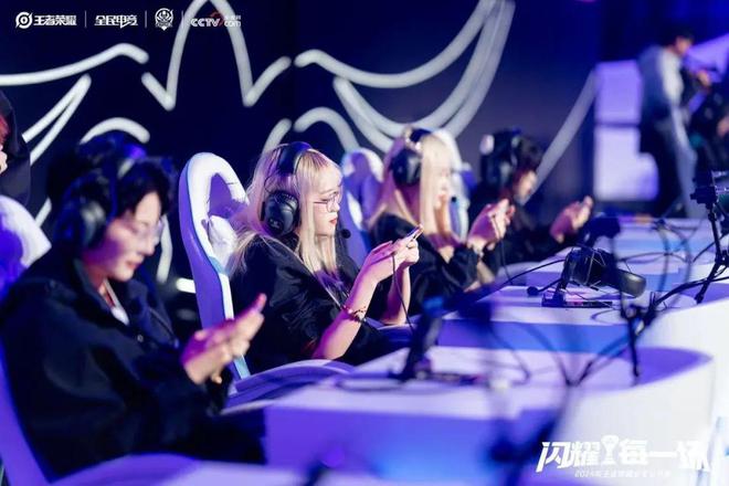 登顶珠峰、格斗冠军、电竞卫冕：她们从不被定义！(图8)