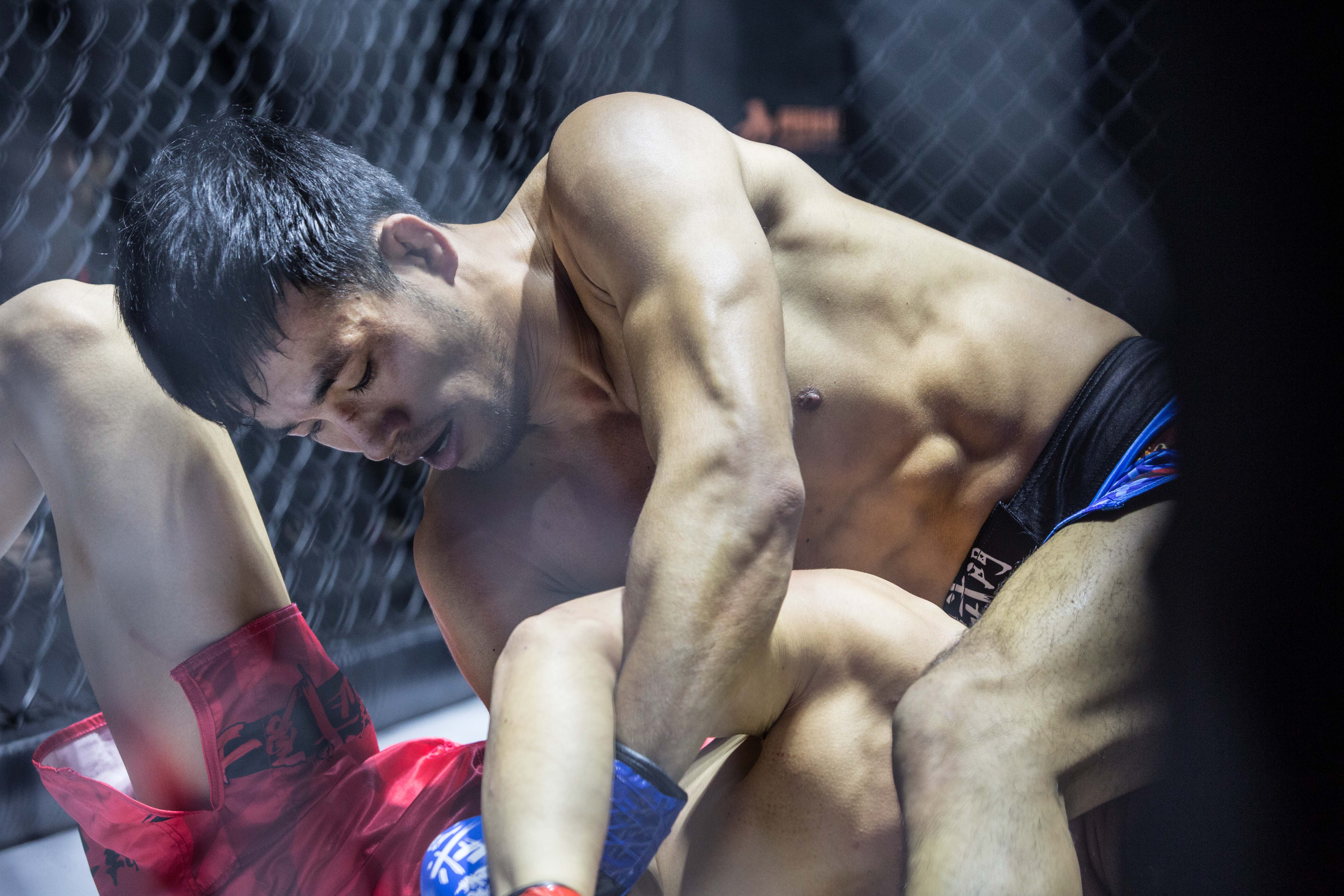 首届“怡然杯”（村MMA第十六季）国际格斗之夜开赛(图1)