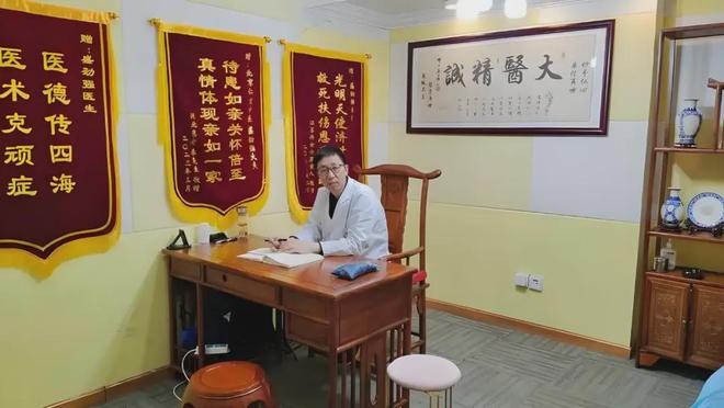 频繁眨眼、嘴角抽动是梅杰综合征？中医盛劲强教你早期识别与应对(图1)