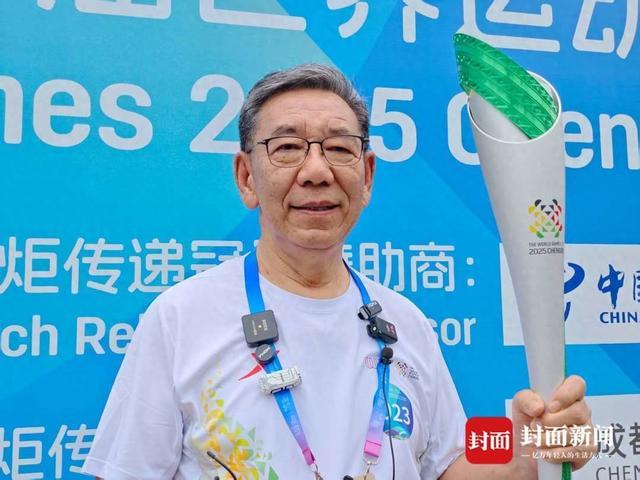 中国工程院院士吴伟仁回到家乡传递火炬：成都世运会能给世界带来美好印象(图1)