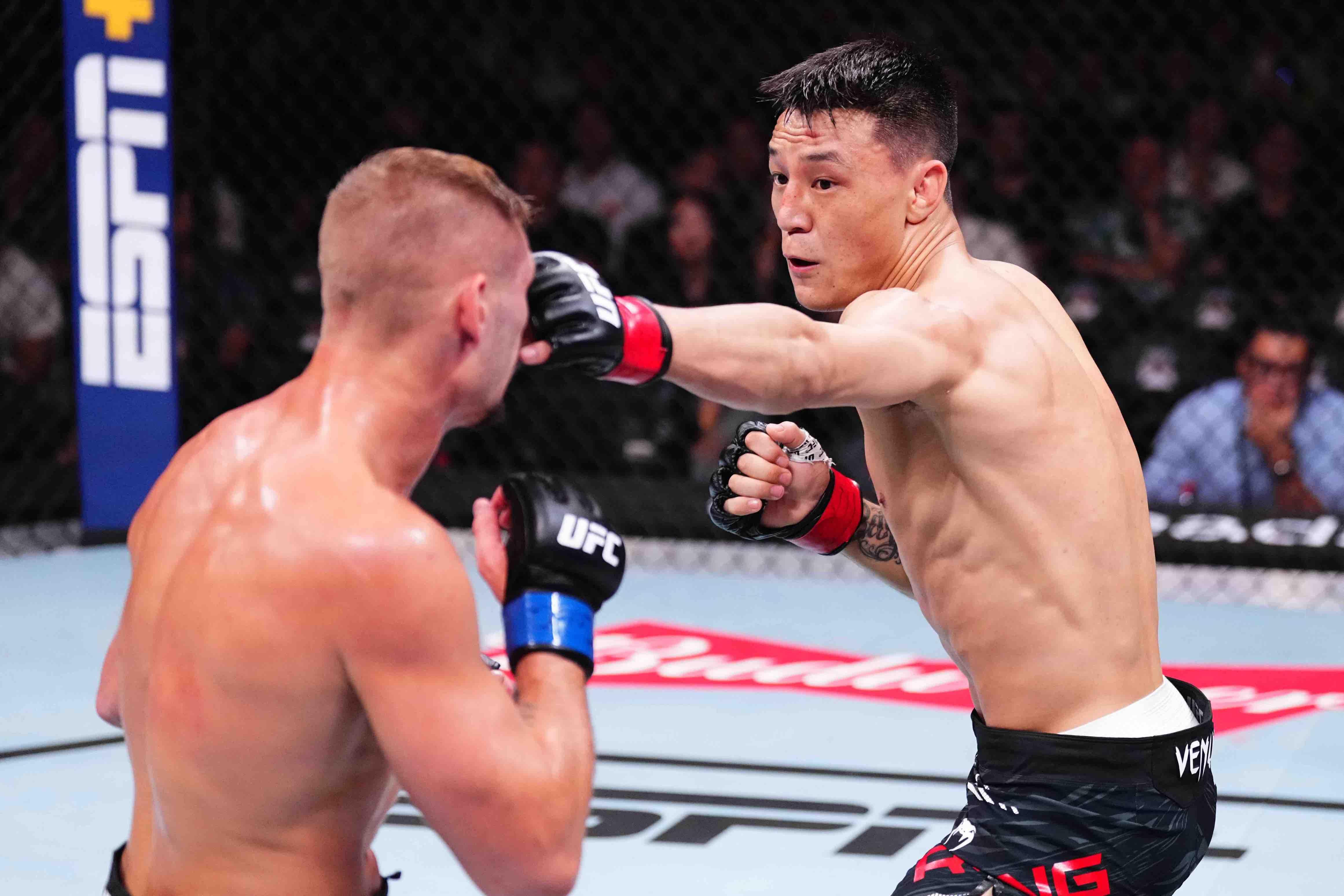 益扎“光速”KO茸主嗨翻全场两藏族小伙闪耀UFC上海格斗之夜(图2)