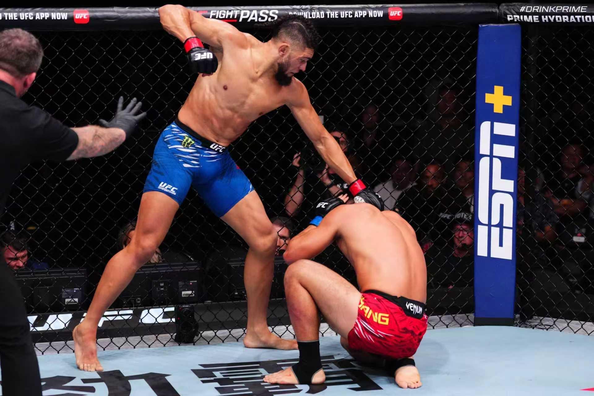 UFC格斗之夜上海站落幕张名扬不敌沃克遭UFC首负(图3)