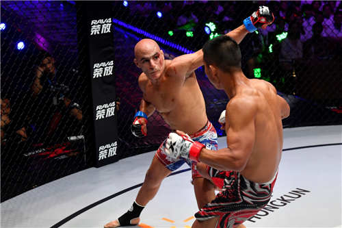 唐凯四月领衔头条主赛！仑披尼竞技场打响守擂卫冕战(图1)