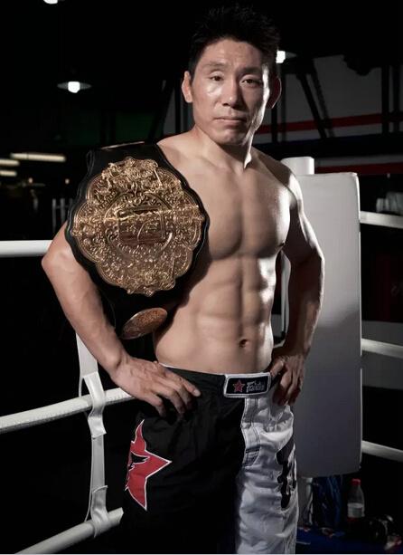 20战全胜羽量级猛将竟成UFC总裁白大拿最不待见的拳手！(图1)