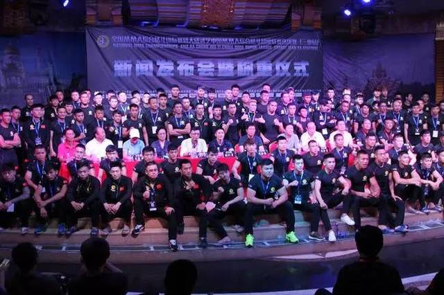 中国女大力士！19岁姑娘惊艳全场先后12次打破纪录网友惊叹(图1)