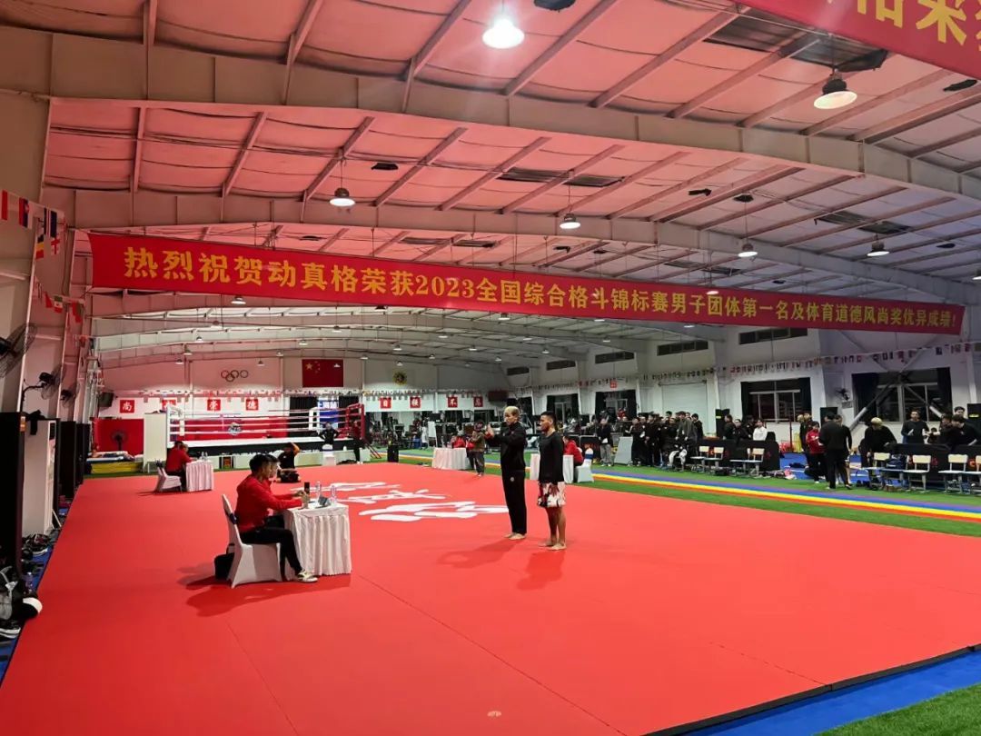 爆冷摘金！昔日中国体操新星强势拿下“双冠王”网友一片惊叹(图1)