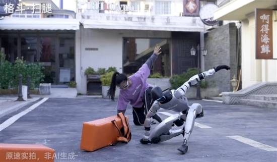 宇树G1学会了“反重力”模式了：人形不倒翁！倒地瞬间起身(图3)