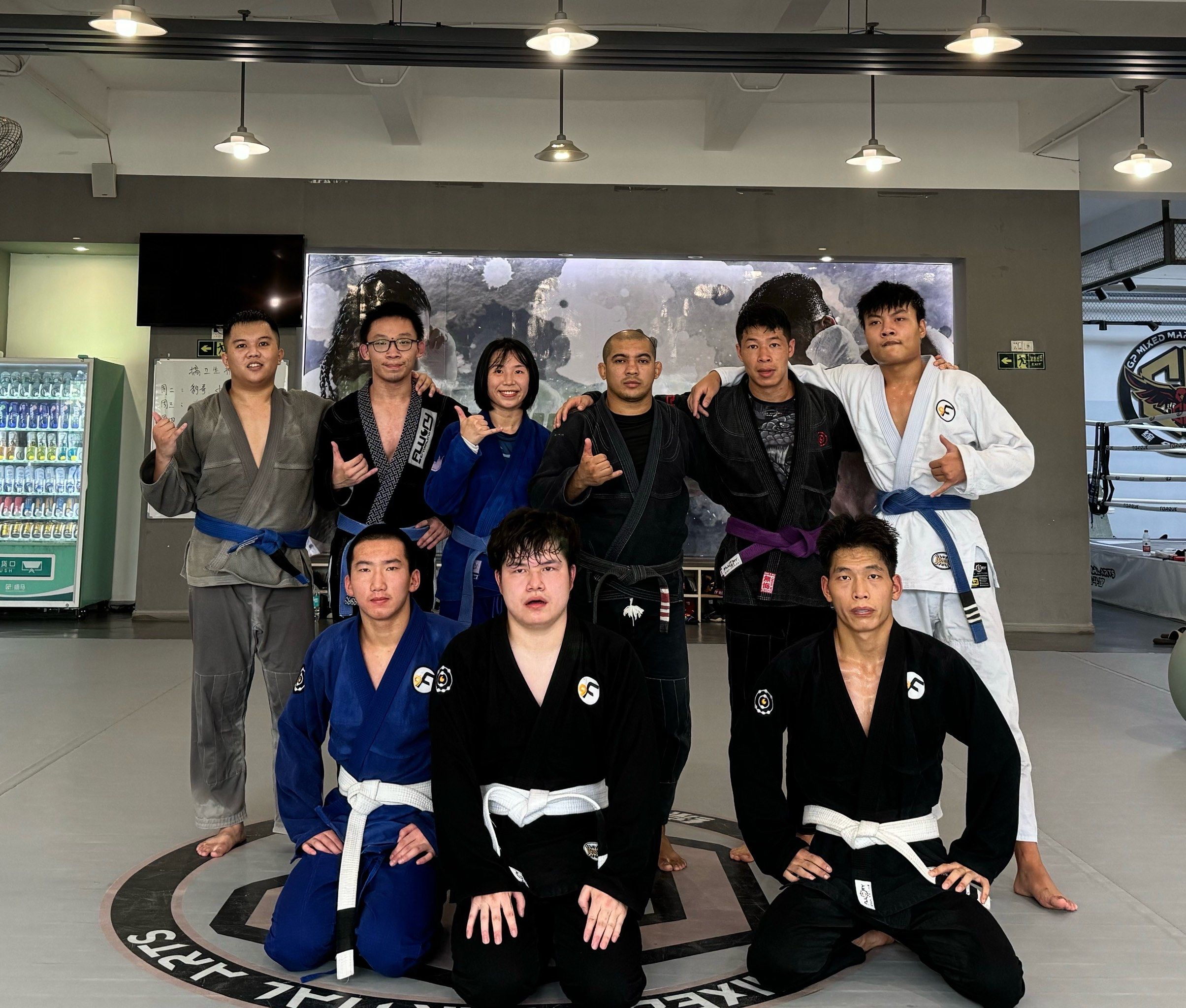 连续两场地面膝击终结！综合格斗冠军战上演ONE“专属画面”！