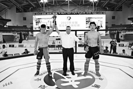 宁夏“00”后小伙马雷击败法国选手夺冠