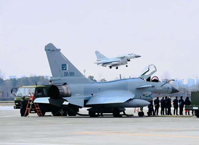 歼10C空战零损失击落多架战机巴铁飞行员赞不绝口打破阵风神话(图2)