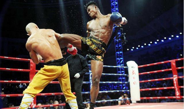 世界拳击霸主乌西克vs踢拳王者范霍文：巅峰对决即将来袭？