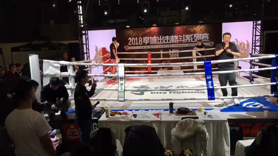 渝你相约欢喜过年｜超10000人观看的拳击赛事~吃喝玩乐购来“杨家坪站”就对了！